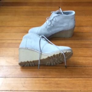 Toms grey wedge, size 9
